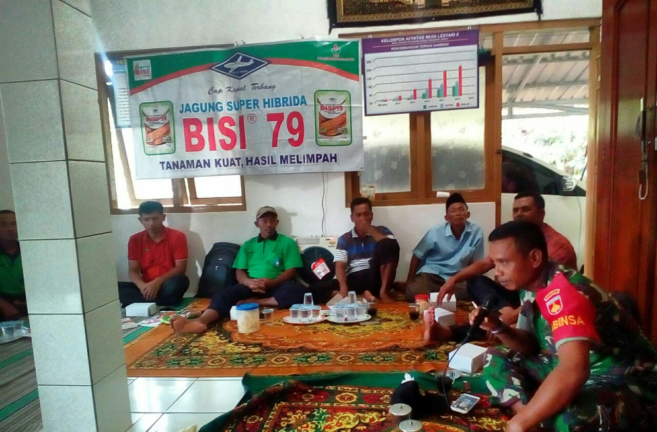 Babinsa Desa Tunahan melaksanakan sosialisasi Dengan kelompok Tani di wilayah Binaan